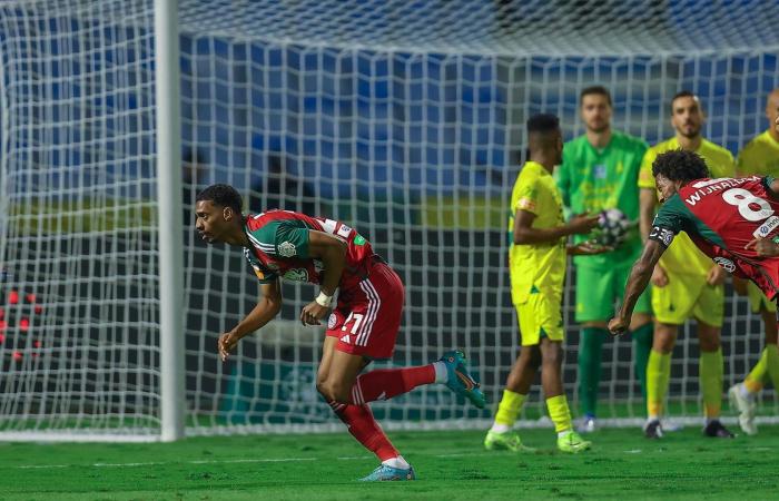 بهذه الطريقة.. لاعب الاتفاق يسجل واحداً من أروع أهداف الدوري السعودي