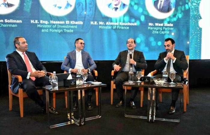 وزير
      الاستثمار
      يستعرض
      جهود
      الدولة
      الهادفة
      لتيسير
      بيئة
      الاستثمار
      وتعزيز
      حركة
      التجارة
      الخارجية